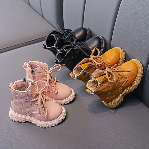 Botas Martin cálidas para niños, nuevas botas de terciopelo de estilo británico para niños, zapatos antideslizantes resistentes al desgaste para niños y niñas, calzado genial para estudiantes