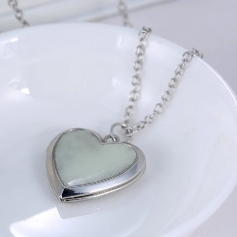 Glow in the Dark Necklace for women Photo Locket vintage Fluorescence heart Necklace Pendant Jewelry floating Charm Gifts